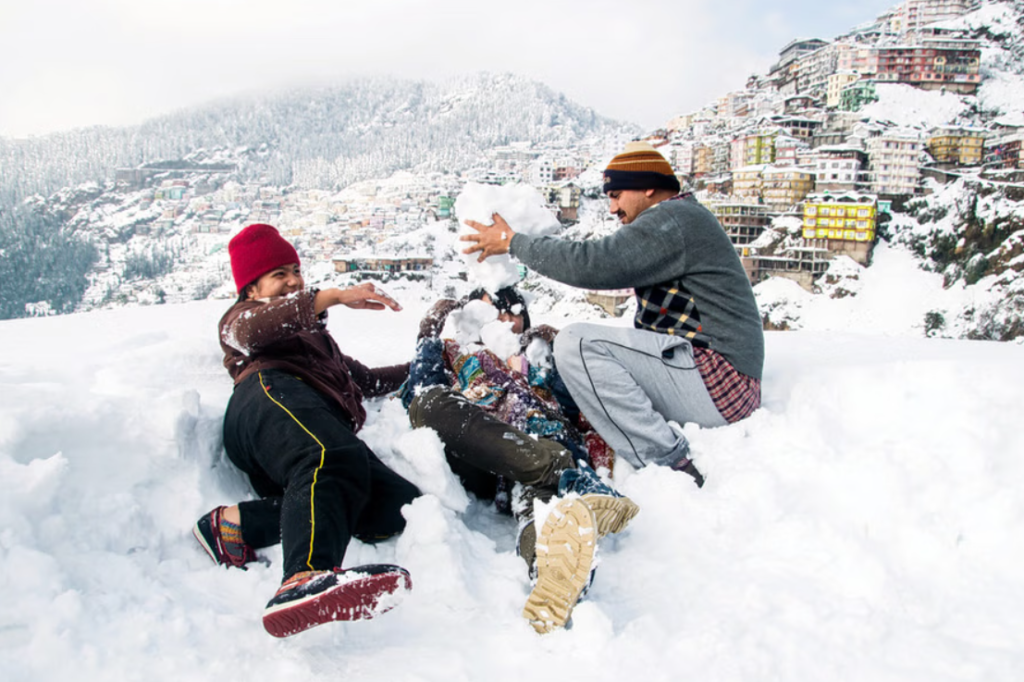 Kullu Manali Rohtang Pass Family Tour Package from Pune